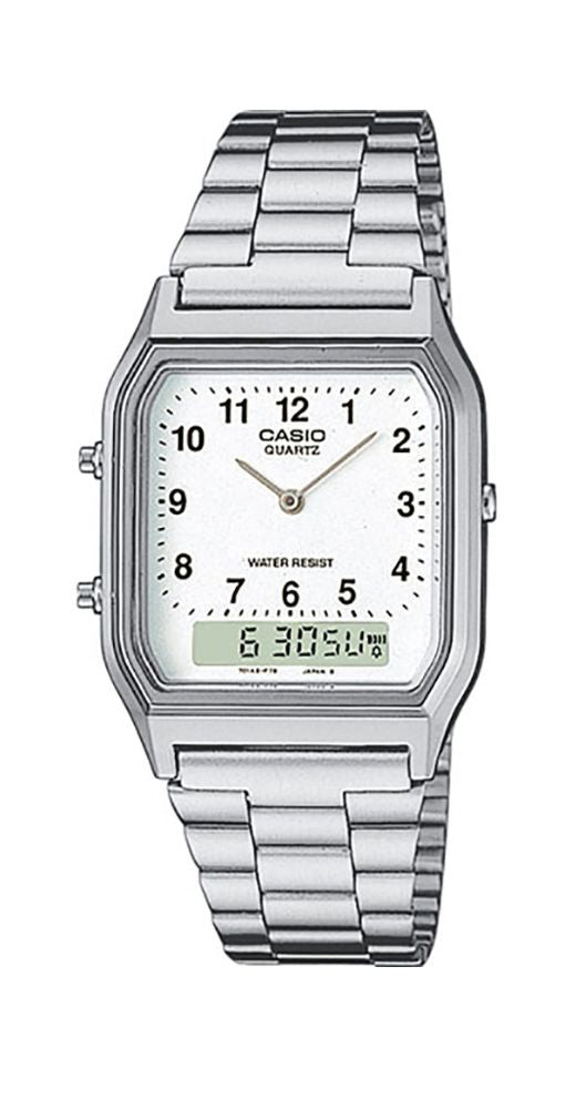 Reloj Casio Collection AQ-230A-7DMQYES unisex, un modelo ana-digi, retro. Analógico-digital. Caja de resina plateada y cadena de acero inoxidable. Cierre regulable. Esfera blanca. Doble horario. Cronómetro centensimal de 1 hora. 1 Alarma diaria, para no olvidar eventos importantes. Calendario automático. Formato 12/24 horas. Garantía de 2 años.