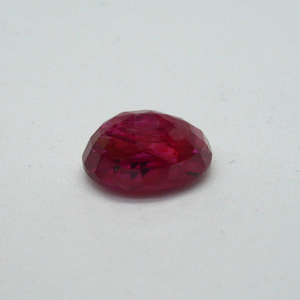 Espinela roja oval