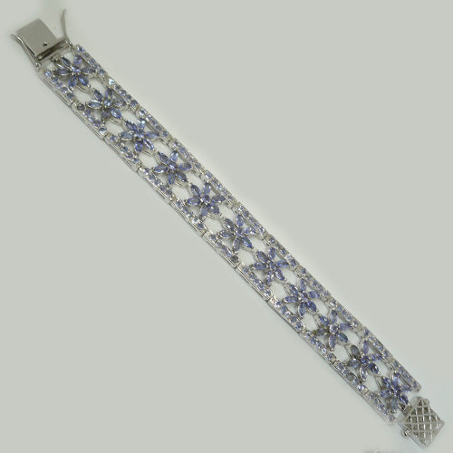 Pulsera de plata y tanzanitas con motivos florales.