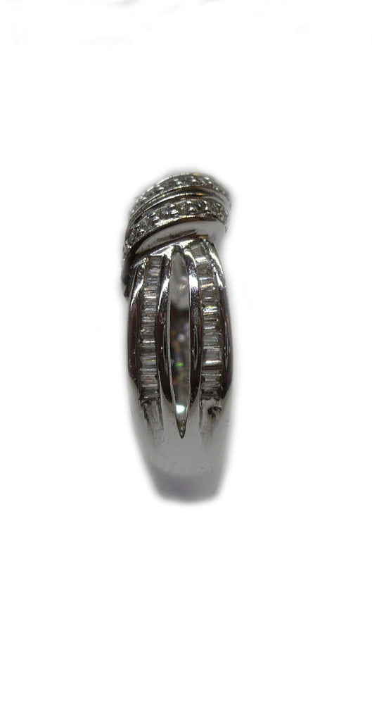 Sortija de oro blanco 18k con diamantes cruzada