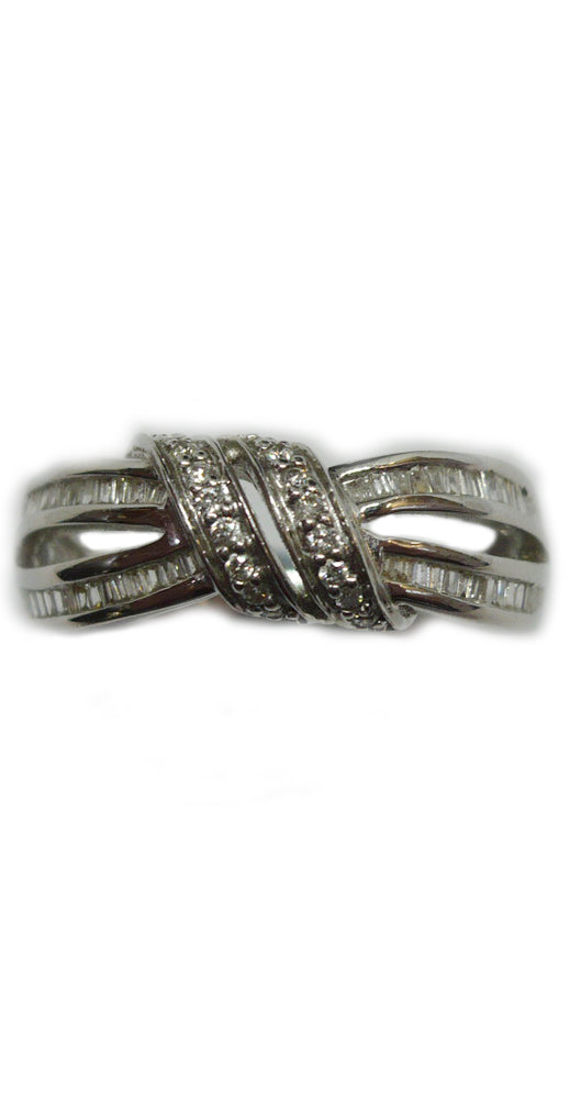 Sortija de oro blanco 18k con diamantes cruzada