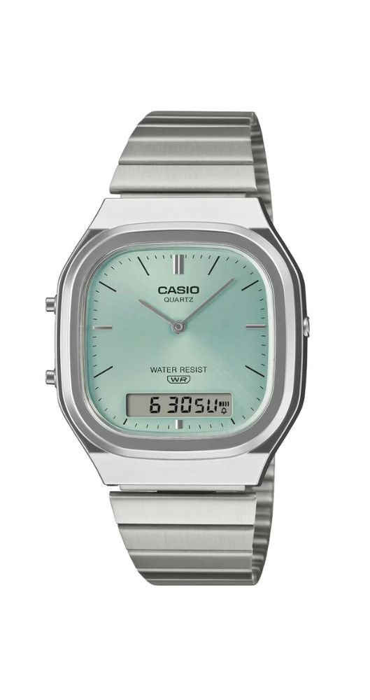 Reloj Casio Collection AQ-240E-2AEF con caja de resina y armis de acero inox.  Esfera azul claro. Cierre regulable. Crono-alarma, doble horario, calendario. Garantía 2 años.